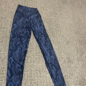 aerie blue snake skin leggings
